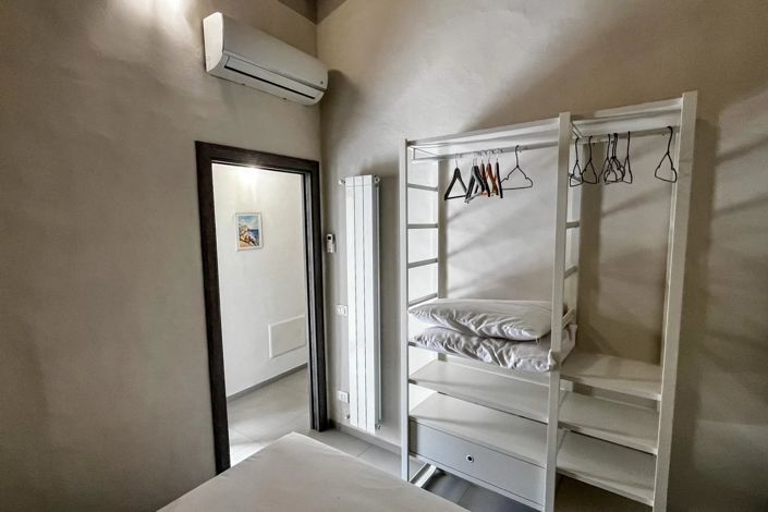 Image No.6-5 Bed House for sale