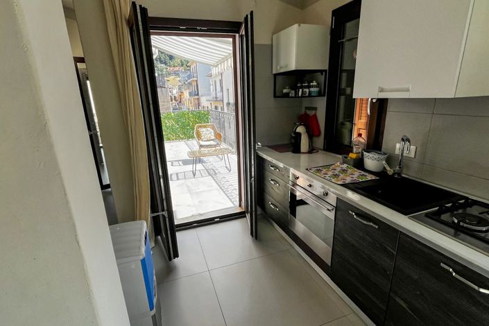 Image No.8-5 Bed House for sale