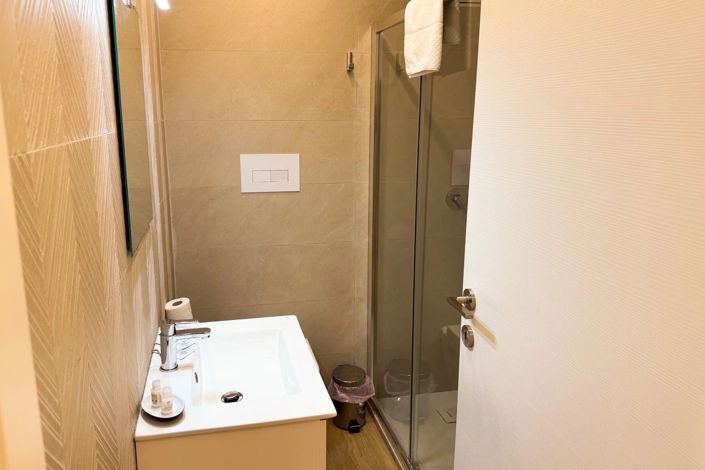 Image No.11-1 Bed House for sale