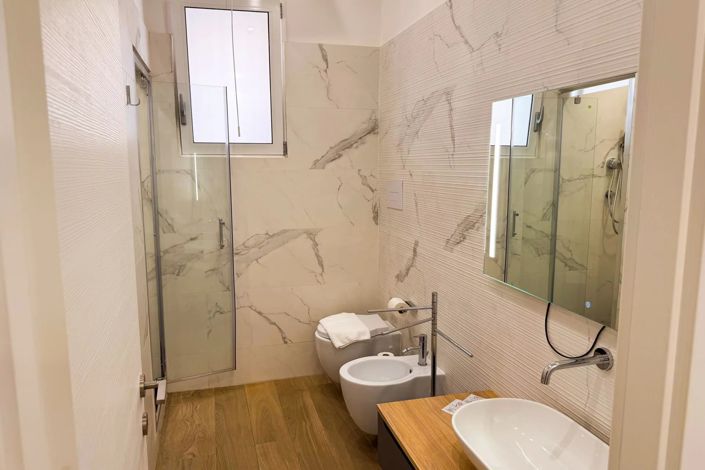 Image No.13-1 Bed House for sale