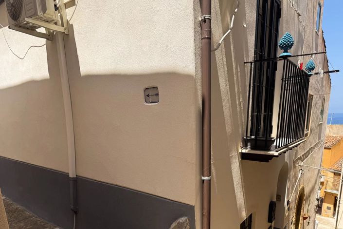 Image No.18-1 Bed House for sale