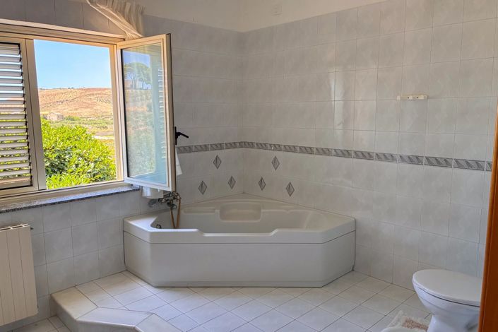 Image No.19-4 Bed Villa for sale