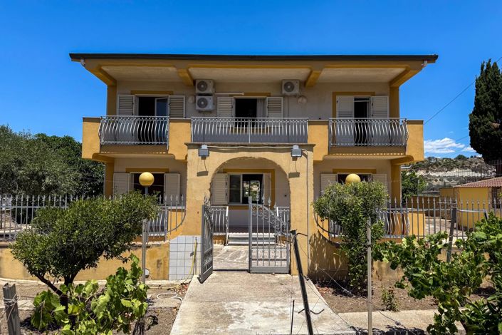 Image No.2-4 Bed Villa for sale