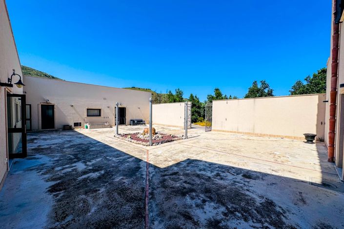 Image No.10-6 Bed House for sale