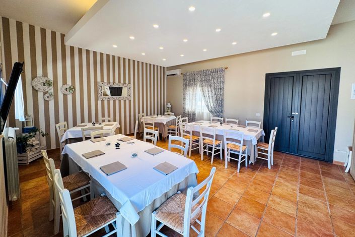 Image No.23-6 Bed House for sale