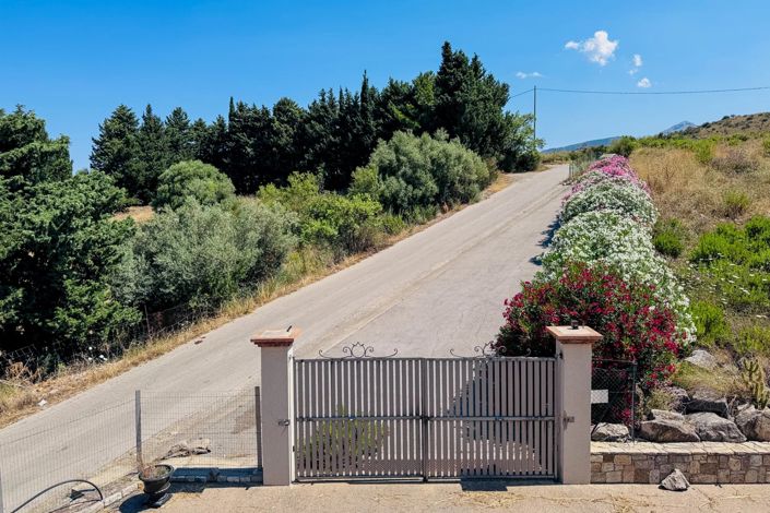 Image No.3-6 Bed House for sale