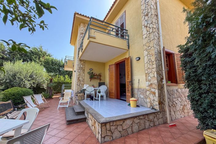 Image No.1-4 Bed House for sale