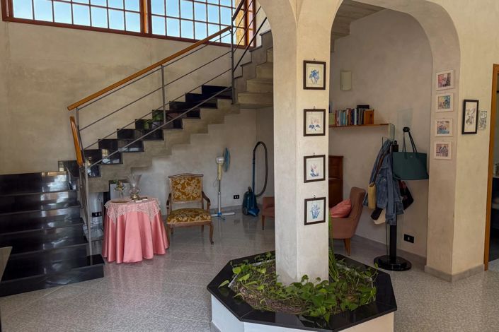 Image No.10-4 Bed House for sale