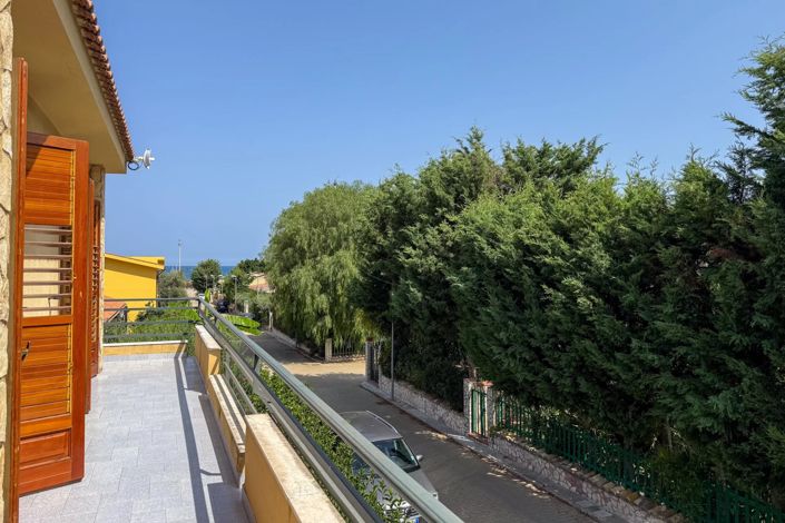 Image No.16-4 Bed House for sale