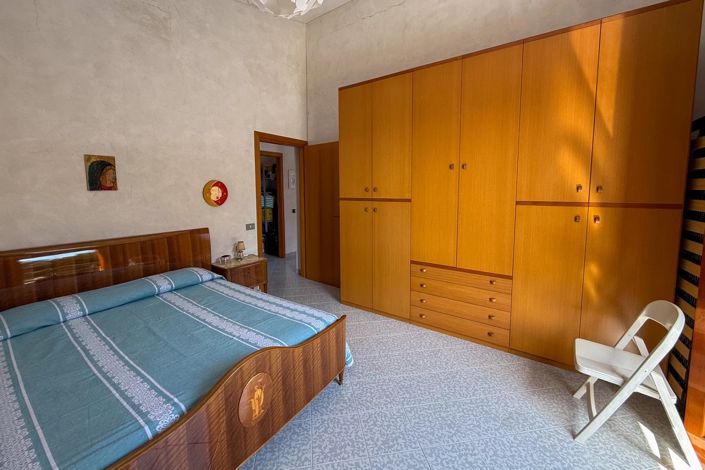 Image No.22-4 Bed House for sale