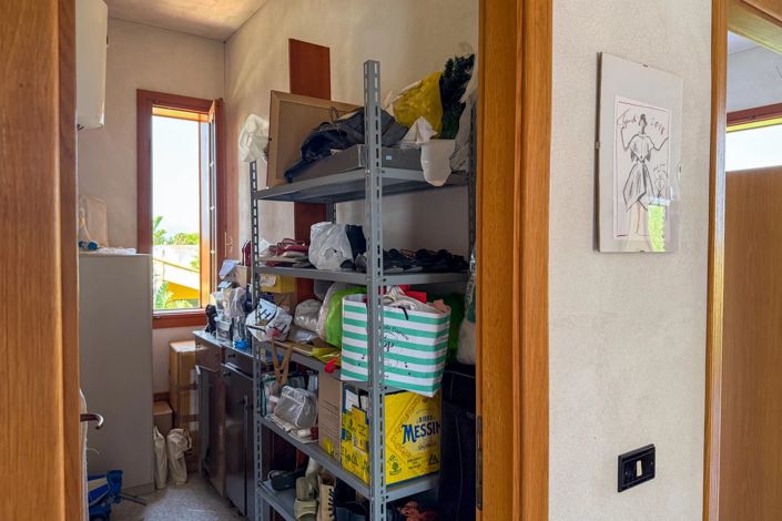 Image No.27-4 Bed House for sale