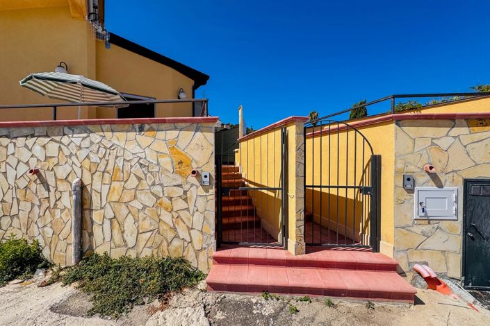 Image No.8-2 Bed Apartment for sale