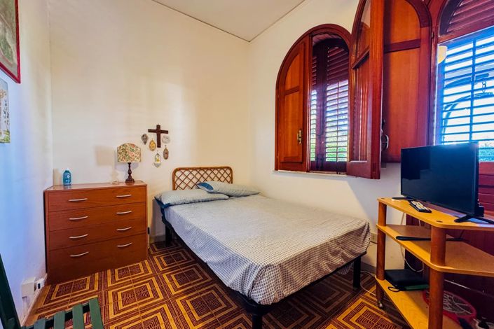 Image No.15-6 Bed Villa for sale