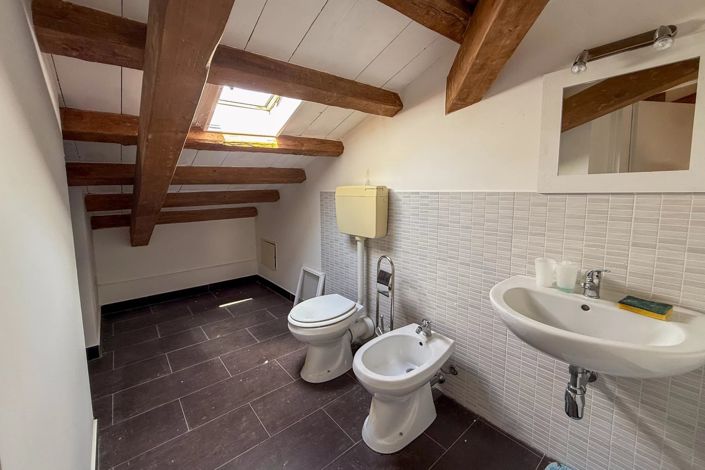 Image No.25-2 Bed House for sale