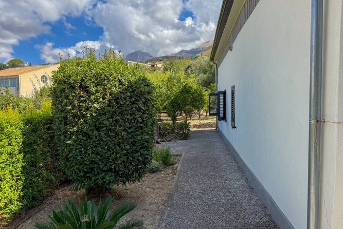 Image No.26-2 Bed House for sale