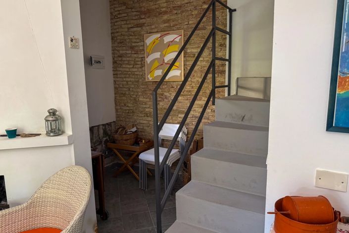 Image No.9-2 Bed House for sale