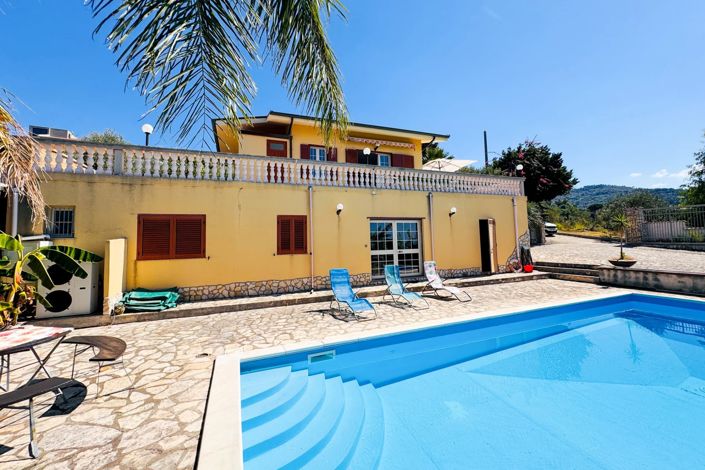 Image No.2-3 Bed Villa for sale