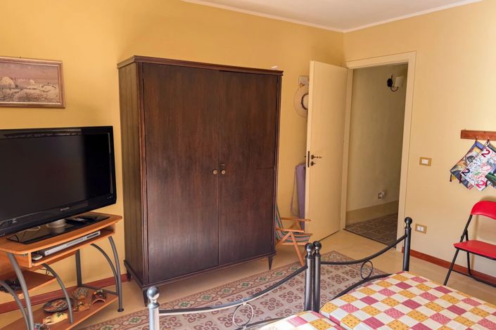 Image No.11-2 Bed House for sale