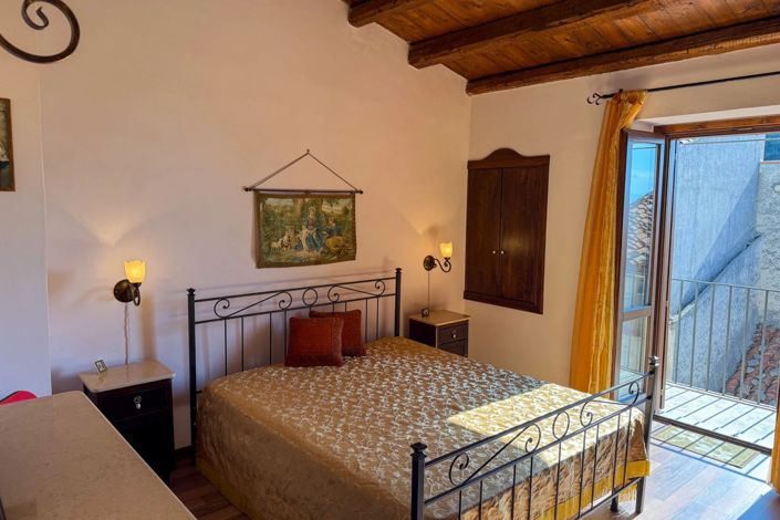 Image No.16-2 Bed House for sale