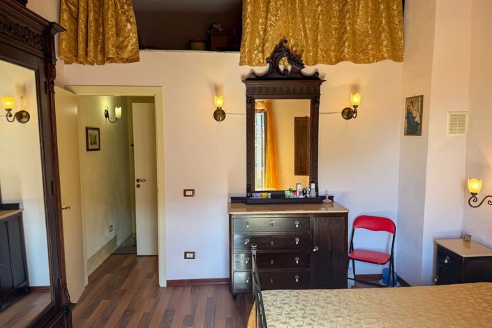 Image No.17-2 Bed House for sale