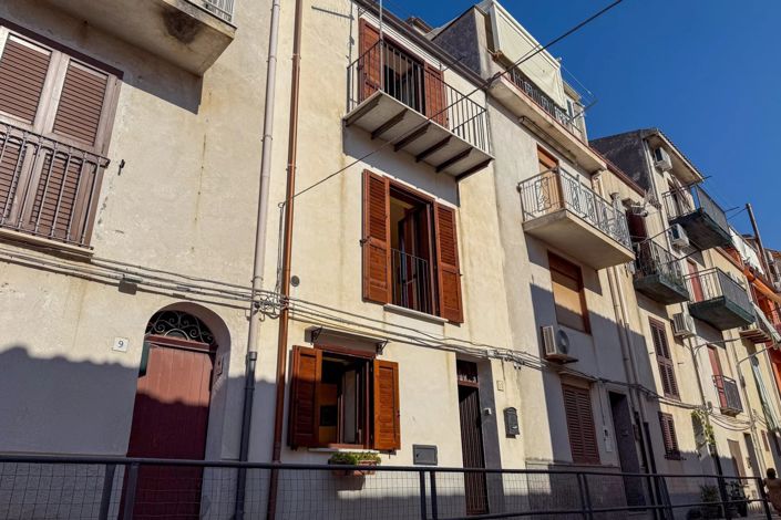 Image No.20-2 Bed House for sale