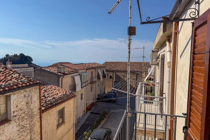 Image No.21-2 Bed House for sale