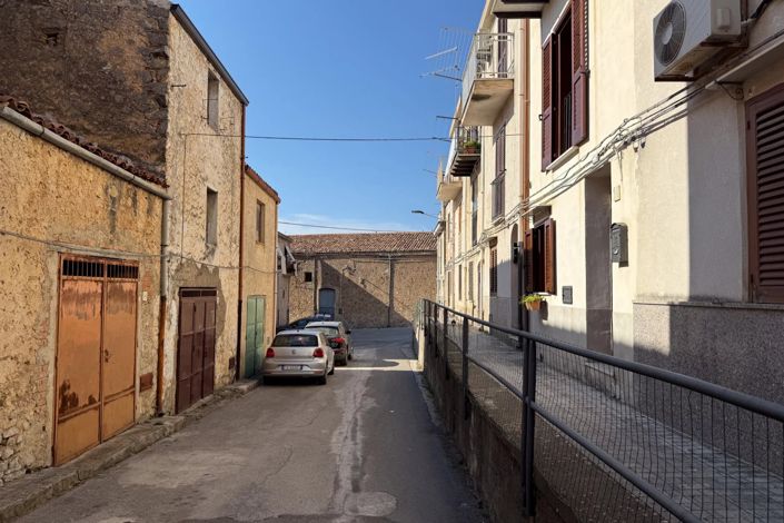 Image No.23-2 Bed House for sale