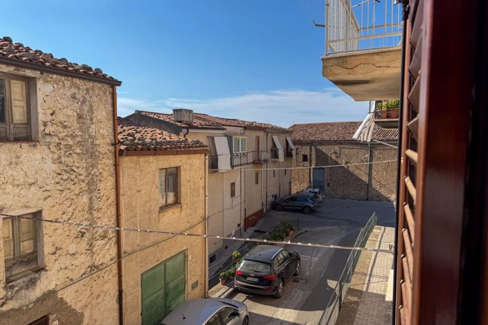 Image No.6-2 Bed House for sale