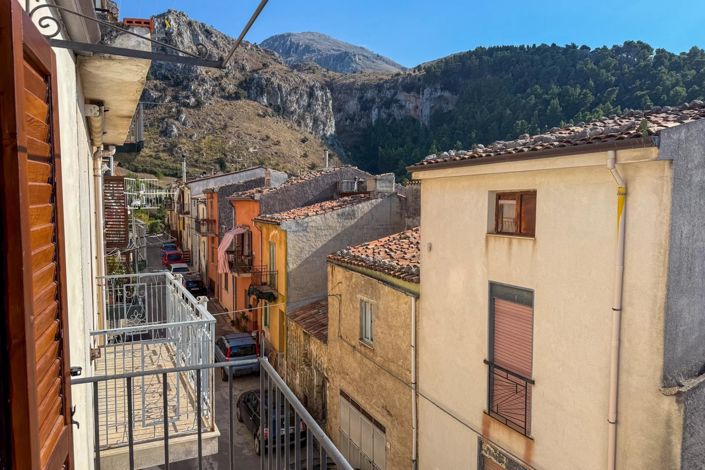 Image No.7-2 Bed House for sale