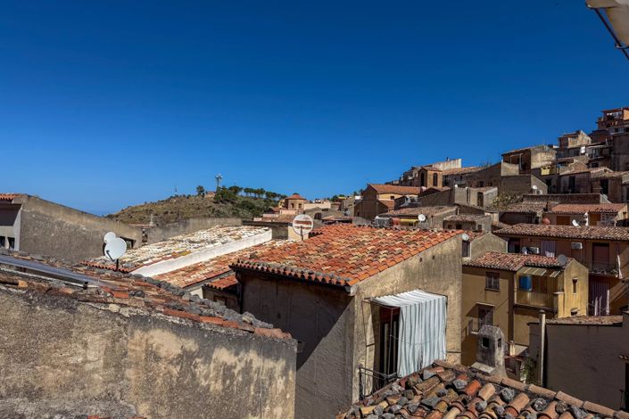 Image No.1-2 Bed House for sale