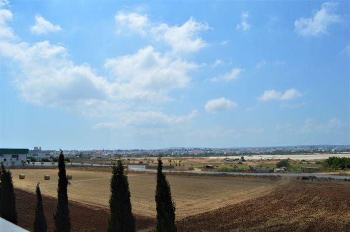 Image No.12-18 Bed Commercial for sale