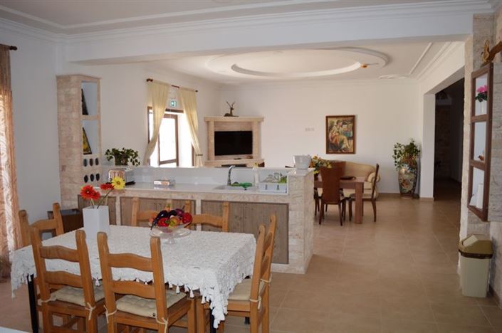 Image No.6-18 Bed Commercial for sale