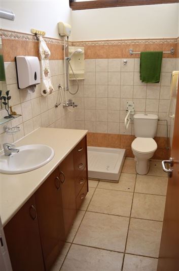 Image No.10-18 Bed Commercial for sale