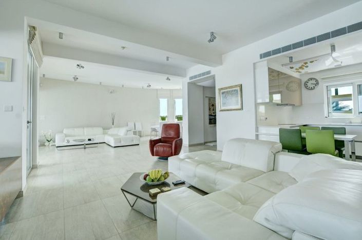 Image No.4-7 Bed Villa for sale