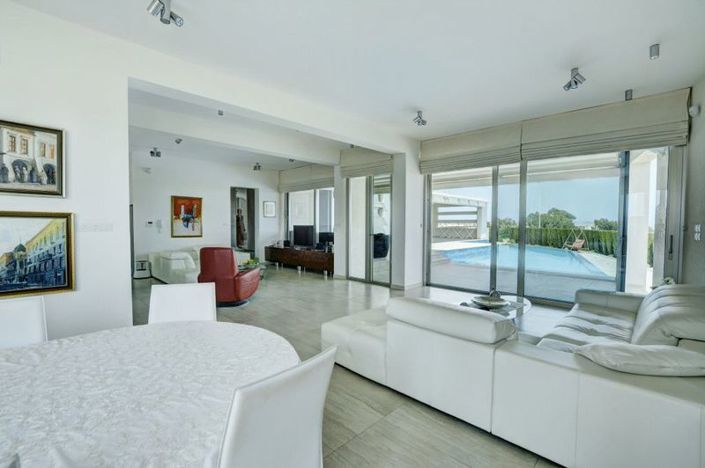 Image No.9-7 Bed Villa for sale