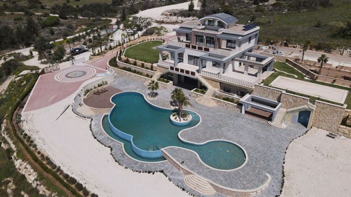 Image No.2-8 Bed Villa for sale