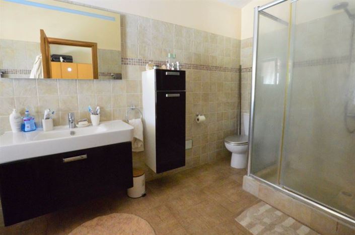 Image No.25-4 Bed Bungalow for sale