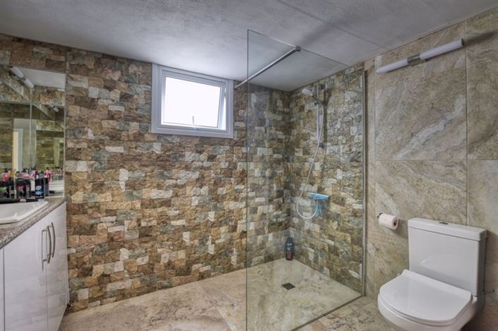 Image No.17-2 Bed Bungalow for sale