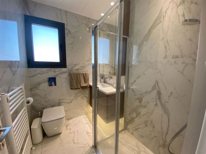 Image No.8-3 Bed Apartment for sale