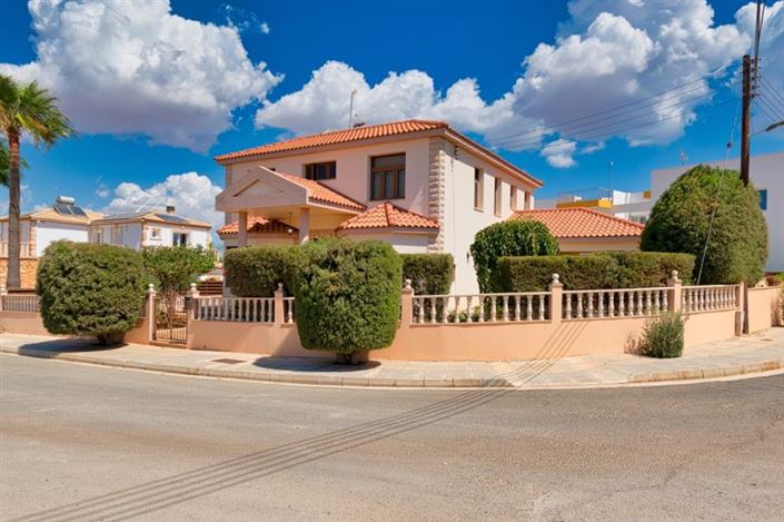 Image No.1-4 Bed Villa for sale