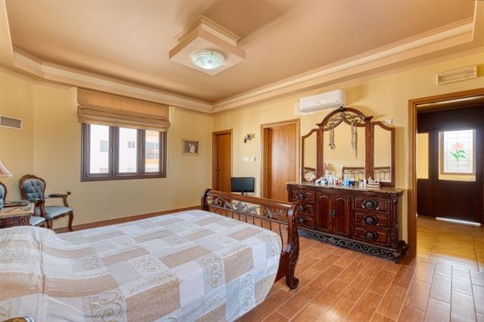 Image No.12-4 Bed Villa for sale