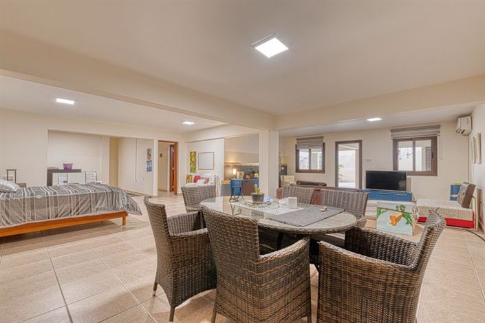 Image No.25-4 Bed Bungalow for sale