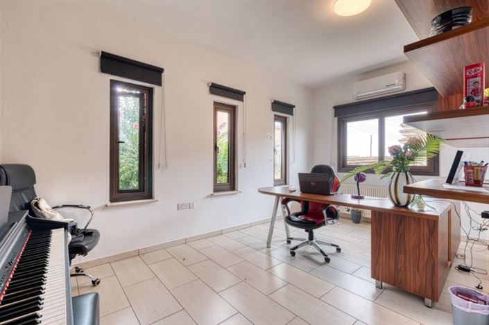 Image No.10-4 Bed Bungalow for sale