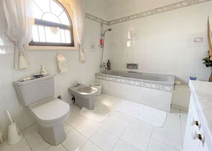 Image No.27-5 Bed Villa for sale