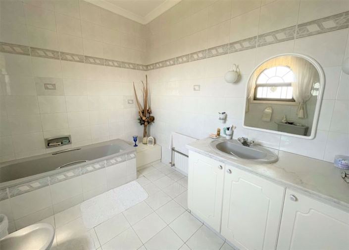 Image No.28-5 Bed Villa for sale