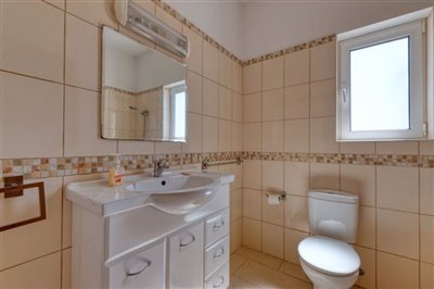 bedroom-1-ground-floor-ensuite-1