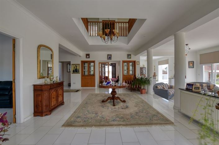 Image No.8-7 Bed Villa for sale