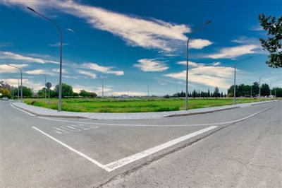 1 - Kiti, Property