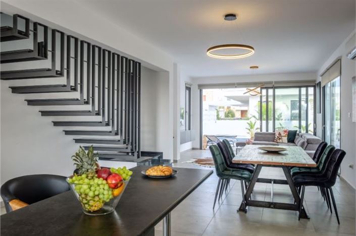 Image No.3-4 Bed Villa for sale