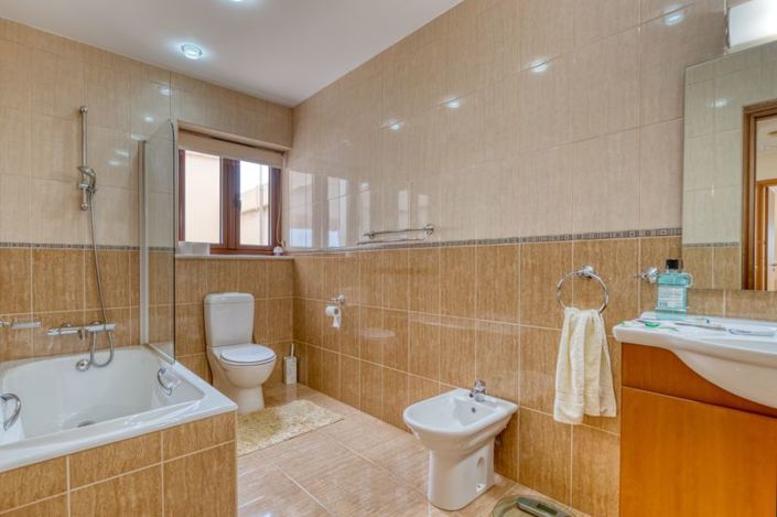 Image No.21-3 Bed Villa for sale